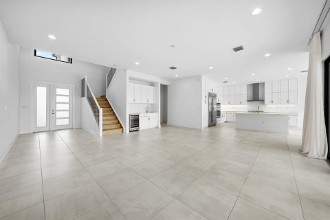 House in Boca Raton, Florida 5 bedrooms, 342.53 sq.m. № 2401253 - photo 8