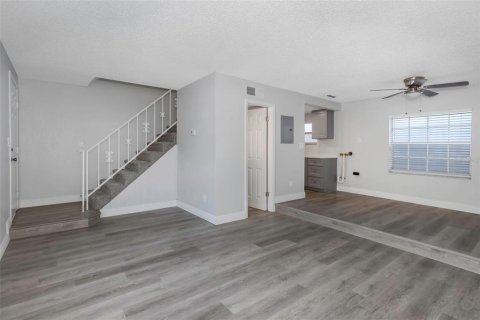 Adosado en alquiler en New Port Richey, Florida, 2 dormitorios, 85.84 m2 № 1858275 - foto 10