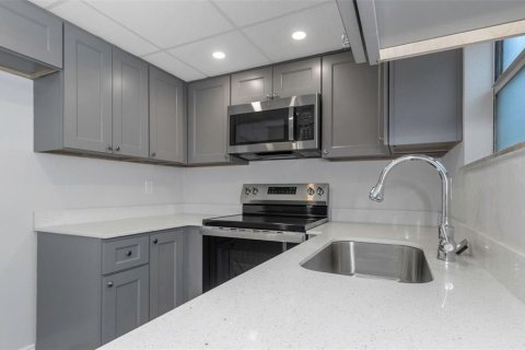 Adosado en alquiler en New Port Richey, Florida, 2 dormitorios, 85.84 m2 № 1858275 - foto 8