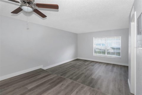Adosado en alquiler en New Port Richey, Florida, 2 dormitorios, 85.84 m2 № 1858275 - foto 5