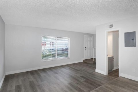 Adosado en alquiler en New Port Richey, Florida, 2 dormitorios, 85.84 m2 № 1858275 - foto 4