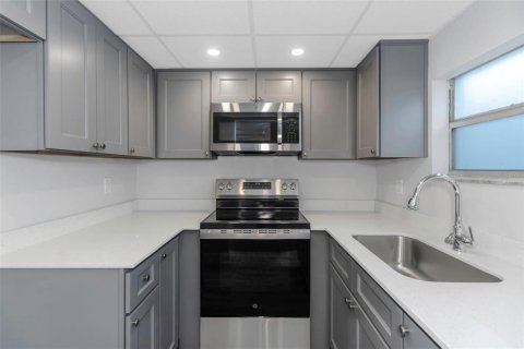 Adosado en alquiler en New Port Richey, Florida, 2 dormitorios, 85.84 m2 № 1858275 - foto 6