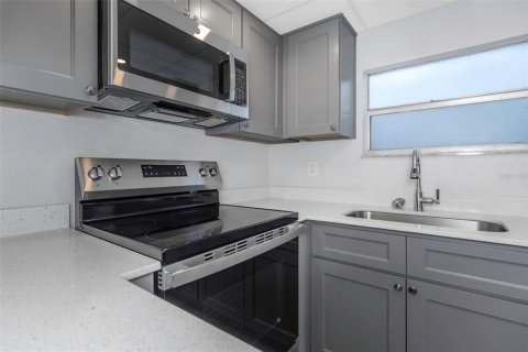 Adosado en alquiler en New Port Richey, Florida, 2 dormitorios, 85.84 m2 № 1858275 - foto 9