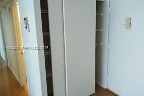 Copropriété à louer à Hallandale Beach, Floride: 2 chambres, 85.84 m2 № 1996036 - photo 15