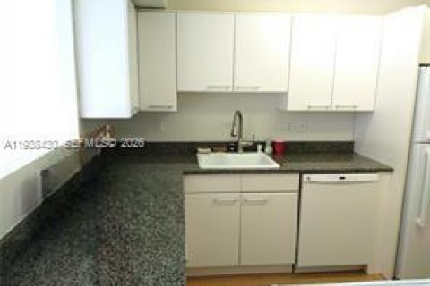 Copropriété à louer à Hallandale Beach, Floride: 2 chambres, 85.84 m2 № 1996036 - photo 18