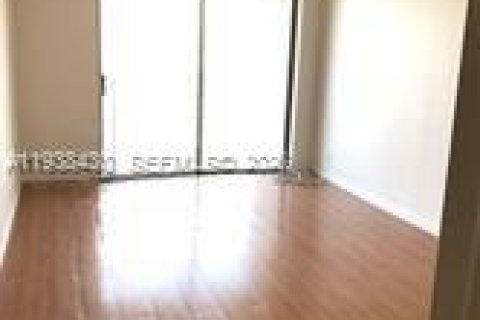 Copropriété à louer à Hallandale Beach, Floride: 2 chambres, 85.84 m2 № 1996036 - photo 2