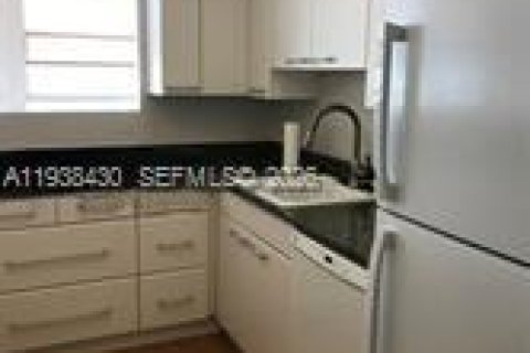 Copropriété à louer à Hallandale Beach, Floride: 2 chambres, 85.84 m2 № 1996036 - photo 13