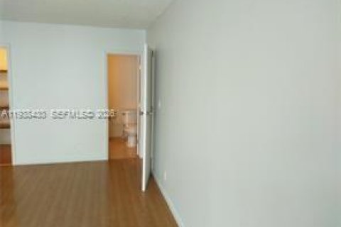 Copropriété à louer à Hallandale Beach, Floride: 2 chambres, 85.84 m2 № 1996036 - photo 9
