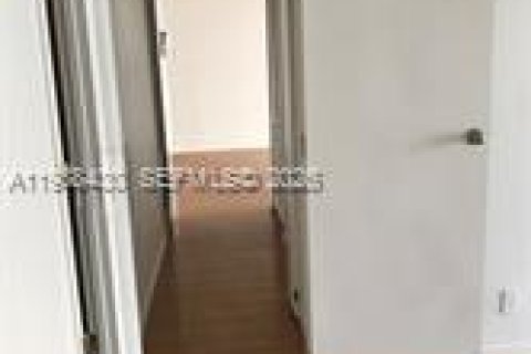 Copropriété à louer à Hallandale Beach, Floride: 2 chambres, 85.84 m2 № 1996036 - photo 12