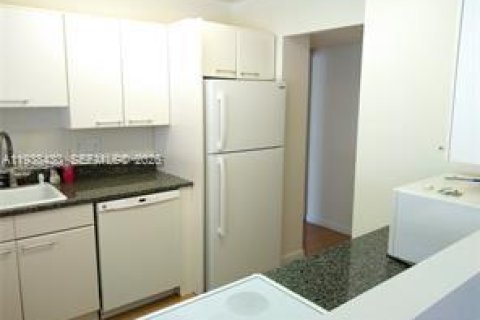 Copropriété à louer à Hallandale Beach, Floride: 2 chambres, 85.84 m2 № 1996036 - photo 14