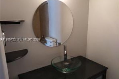 Copropriété à louer à Hallandale Beach, Floride: 2 chambres, 85.84 m2 № 1996036 - photo 10