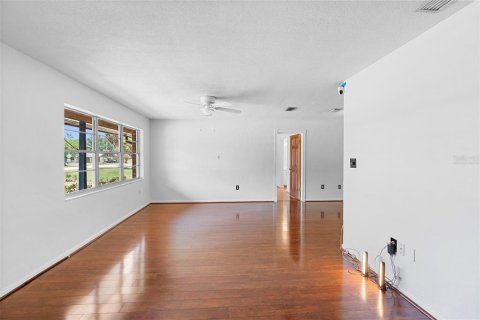House in Deltona, Florida 3 bedrooms, 209.4 sq.m. № 1853455 - photo 18