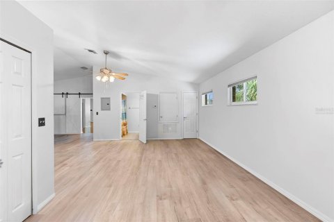 House in Deltona, Florida 3 bedrooms, 209.4 sq.m. № 1853455 - photo 25