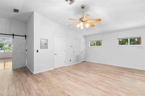 House in Deltona, Florida 3 bedrooms, 209.4 sq.m. № 1853455 - photo 23