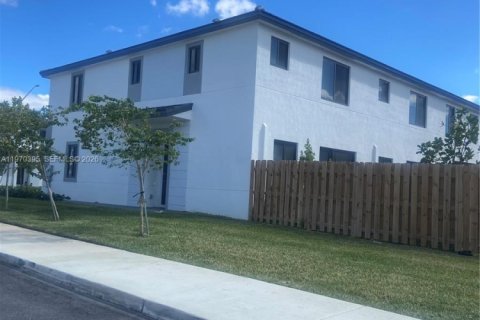 Купить таунхаус в Хомстед, Флорида 4 спальни, 163.51м2, № 2042921 - фото 18