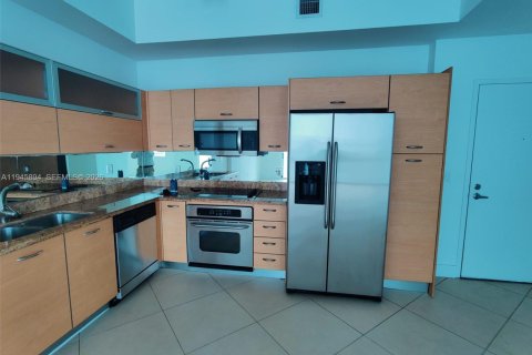 Condo in Miami, Florida, 1 bedroom  № 2001893 - photo 4