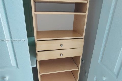 Condo in Miami, Florida, 1 bedroom  № 2001893 - photo 15