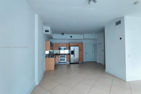 Condo in Miami, Florida, 1 bedroom  № 2001893 - photo 2