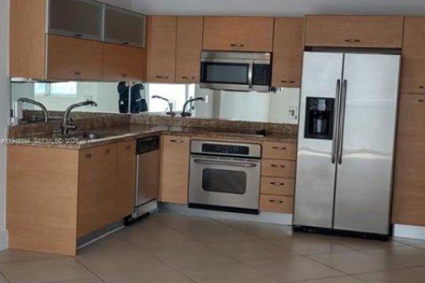 Condo in Miami, Florida, 1 bedroom  № 2001893 - photo 5
