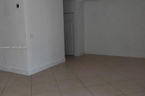 Condo in Miami, Florida, 1 bedroom  № 2001893 - photo 10