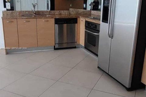 Condo in Miami, Florida, 1 bedroom  № 2001893 - photo 6