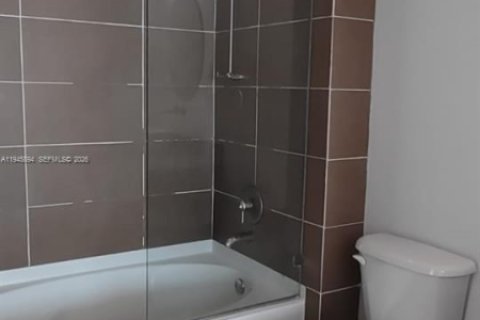 Condo in Miami, Florida, 1 bedroom  № 2001893 - photo 19