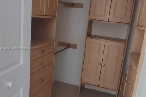 Condo in Miami, Florida, 1 bedroom  № 2001893 - photo 14