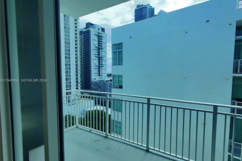 Condo in Miami, Florida, 1 bedroom  № 2001893 - photo 22