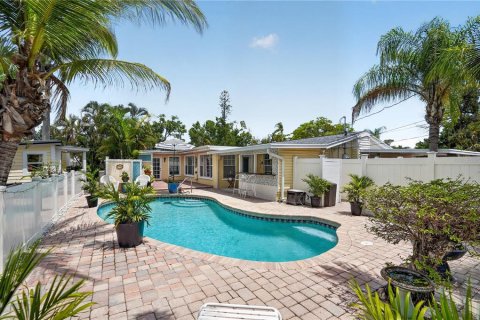 House in Bradenton, Florida 3 bedrooms, 153.38 sq.m. № 2218943 - photo 23