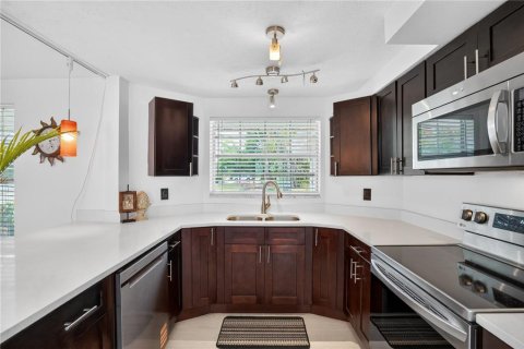 House in Bradenton, Florida 3 bedrooms, 153.38 sq.m. № 2218943 - photo 10