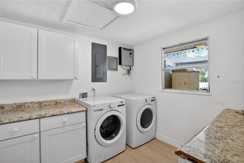 House in Bradenton, Florida 3 bedrooms, 153.38 sq.m. № 2218943 - photo 21