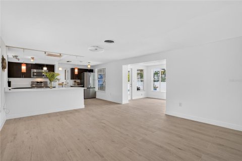 House in Bradenton, Florida 3 bedrooms, 153.38 sq.m. № 2218943 - photo 7