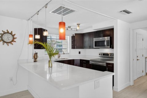 House in Bradenton, Florida 3 bedrooms, 153.38 sq.m. № 2218943 - photo 9