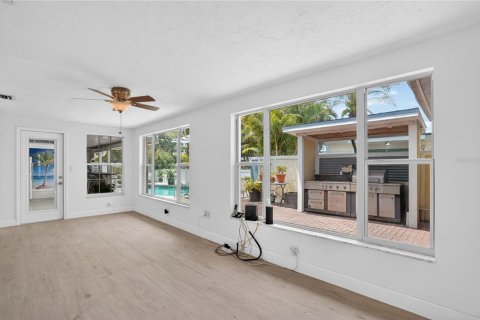 House in Bradenton, Florida 3 bedrooms, 153.38 sq.m. № 2218943 - photo 12
