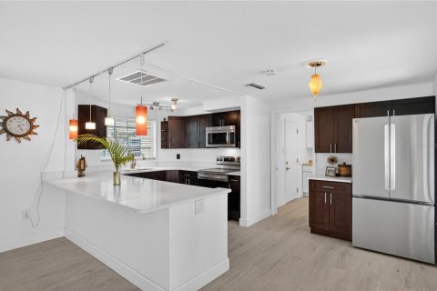 House in Bradenton, Florida 3 bedrooms, 153.38 sq.m. № 2218943 - photo 8