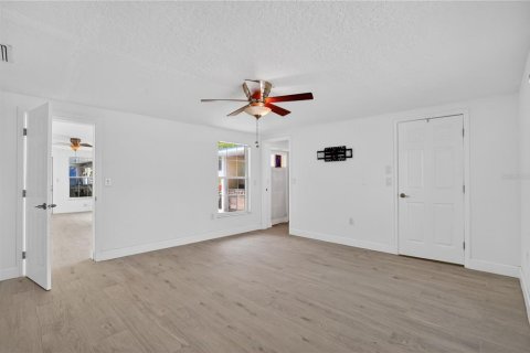House in Bradenton, Florida 3 bedrooms, 153.38 sq.m. № 2218943 - photo 14