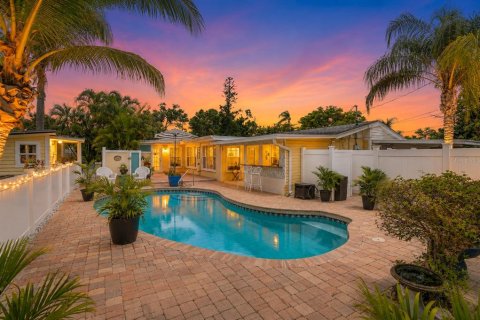 House in Bradenton, Florida 3 bedrooms, 153.38 sq.m. № 2218943 - photo 2