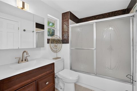 House in Bradenton, Florida 3 bedrooms, 153.38 sq.m. № 2218943 - photo 16