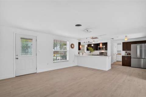 House in Bradenton, Florida 3 bedrooms, 153.38 sq.m. № 2218943 - photo 6