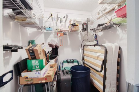 Condo in Pompano Beach, Florida, 2 bedrooms  № 2014217 - photo 20