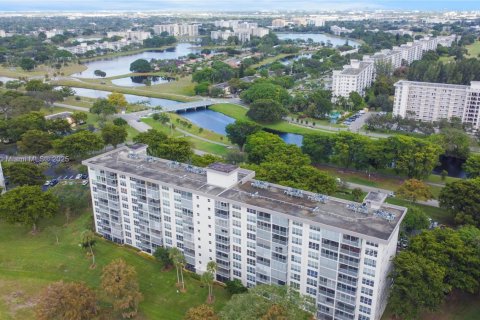 Condo in Pompano Beach, Florida, 2 bedrooms  № 2014217 - photo 30