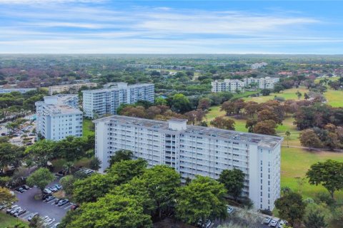 Condo in Pompano Beach, Florida, 2 bedrooms  № 2014217 - photo 27
