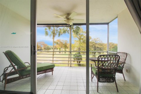 Condo in Pompano Beach, Florida, 2 bedrooms  № 2014217 - photo 9