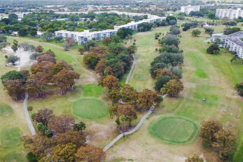 Condo in Pompano Beach, Florida, 2 bedrooms  № 2014217 - photo 29