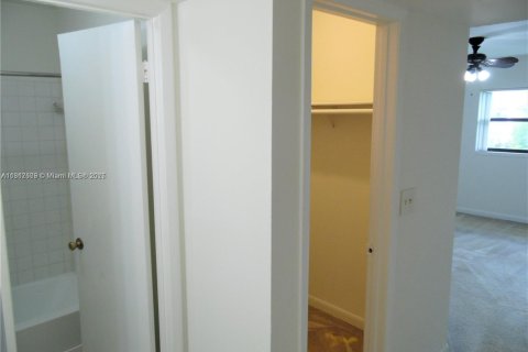 Copropriété à louer à Sunrise, Floride: 2 chambres, 83.61 m2 № 1758618 - photo 9