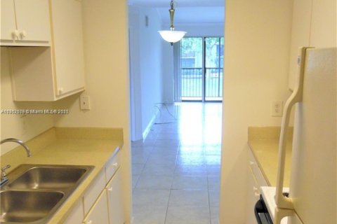 Copropriété à louer à Sunrise, Floride: 2 chambres, 83.61 m2 № 1758618 - photo 4