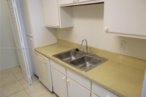 Copropriété à louer à Sunrise, Floride: 2 chambres, 83.61 m2 № 1758618 - photo 5