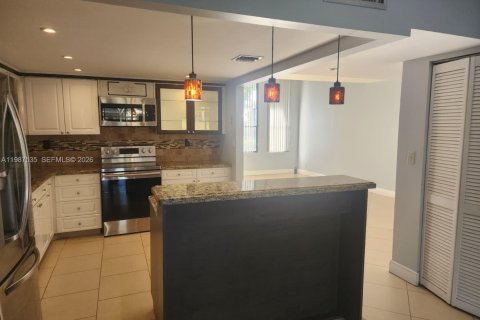 Touwnhouse à louer à Plantation, Floride: 3 chambres, 170.01 m2 № 2048740 - photo 6