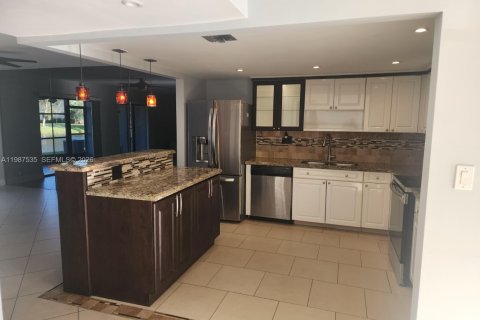 Touwnhouse à louer à Plantation, Floride: 3 chambres, 170.01 m2 № 2048740 - photo 3