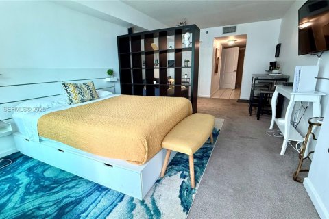 Estudio en el Condominio en Miami, Florida  № 2034303